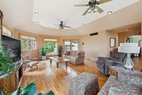 460 S Hackett Rd, Waterloo, IA 50701 photo 9