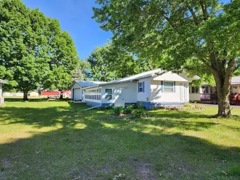 575 Sunset View St, Harpers Ferry, IA 52146