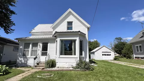 219 S Walnut Ave, New Hampton, IA 50659