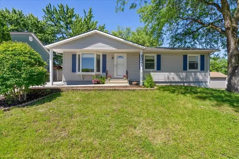 1241 Ingersoll Rd, Waterloo, IA 50701
