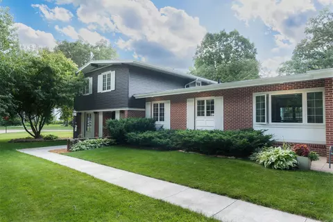 2523 Hawthorne Dr, Cedar Falls, IA 50613