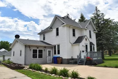 116 5th St NW, Oelwein, IA 50662