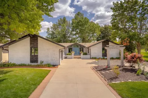 3720 Pheasant Dr, Cedar Falls, IA 50613