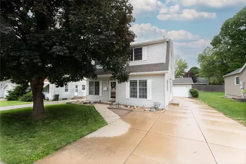 1616 Schreiber St, Cedar Falls, IA 50613