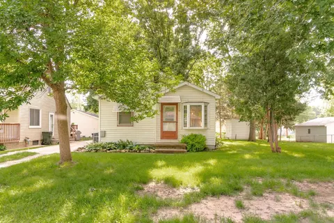 1039 Evergreen Ave, Waterloo, IA 50701