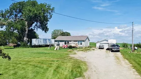 10702 G Ave, Aplington, IA 50604