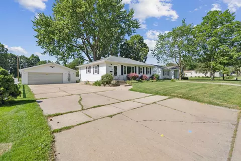 1902 E Mitchell St, Waterloo, IA 50702 photo 3
