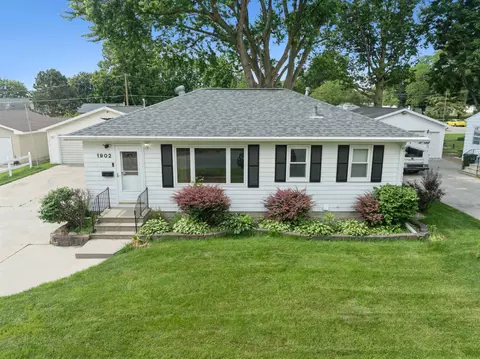 1902 E Mitchell St, Waterloo, IA 50702