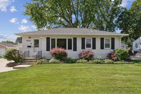 1902 E Mitchell St, Waterloo, IA 50702 photo 2