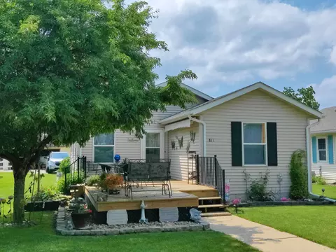 811 River St, Decorah, IA 52101