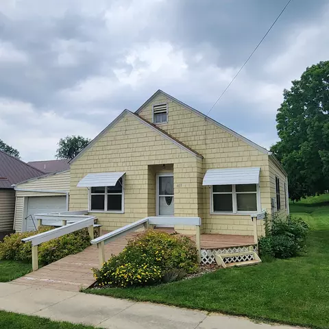 403 Chestnut St SE, Elkader, IA 52043