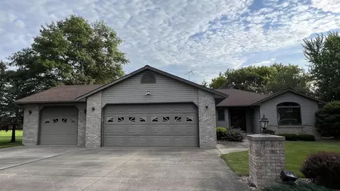 2042 Woodland Dr, New Hampton, IA 50659