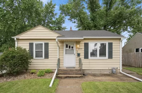1608 Scoggin St, Cedar Falls, IA 50613