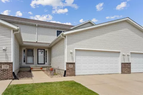 1105 Lois Ln, Waterloo, IA 50702