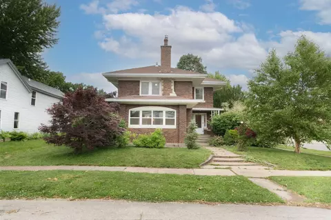 803 Clay St, Cedar Falls, IA 50613