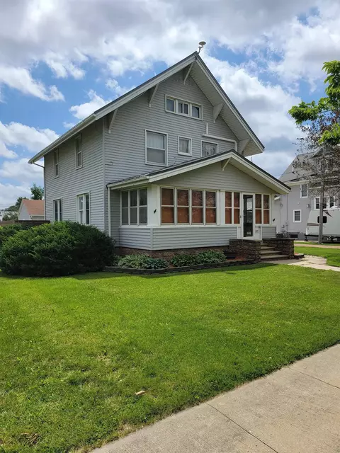 223 2nd St E, Cresco, IA 52136
