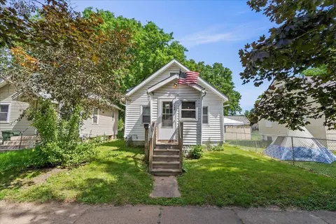 157-159 Dearborn Ave, Waterloo, IA 50703 photo 2