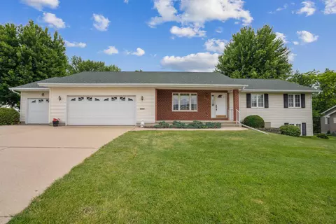 513 NE 14th Ave, Independence, IA 50644