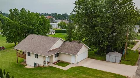 107 SW 5 Ave, Waukon, IA 52172