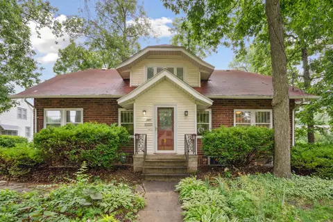 2517 Rainbow Dr, Cedar Falls, IA 50613