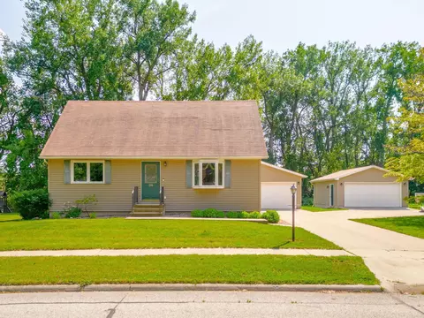 1508 Danish Dr, Cedar Falls, IA 50613