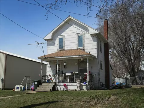 224 Black Hawk Rd, Waterloo, IA 50701