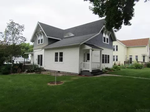722 S River Park Dr, Guttenberg, IA 52052