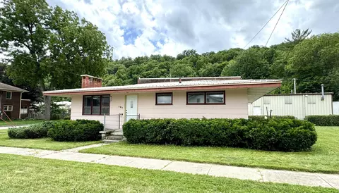 101 NW Second St, Elkader, IA 52043
