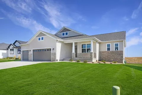 1330 Partridge Ln, Waterloo, IA 50701