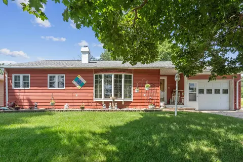 211 E Sycamore St, Dunkerton, IA 50626