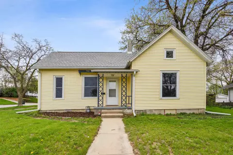 1021 Walnut St, Cedar Falls, IA 50613