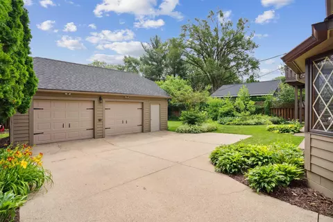 357 Sheridan Rd, Waterloo, IA 50701 photo 2