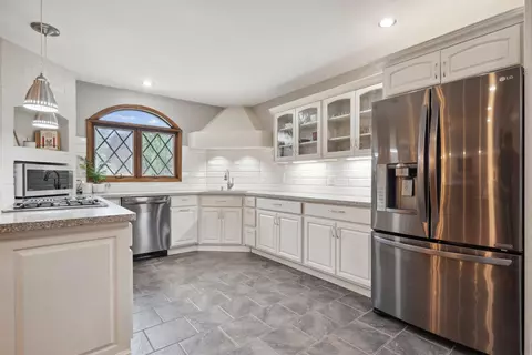 357 Sheridan Rd, Waterloo, IA 50701 photo 8