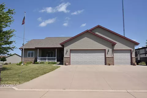1602 6th St N E, Independence, IA 50644