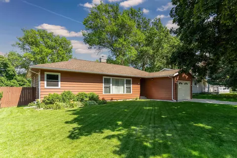 304 6th St, Grundy Center, IA 50638
