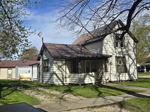 807 B St, Charles City, IA 50616