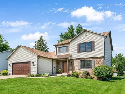 808 Barnett Dr, Cedar Falls, IA 50613