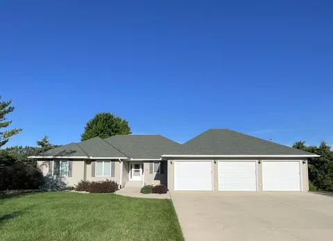 834 E 9th St, Cresco, IA 52136