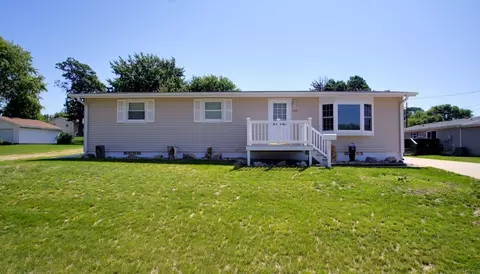 717 Sycamore St, Janesville, IA 50647