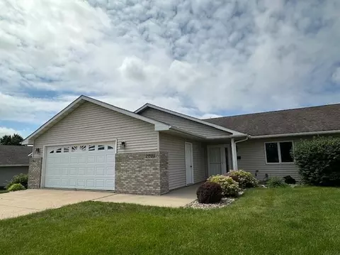 2028 Clark St, Charles City, IA 50616