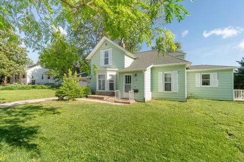 1503 W 7th St, Cedar Falls, IA 50613