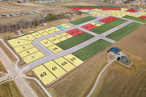 1733 Yale Pkwy, Cedar Falls, IA 50613