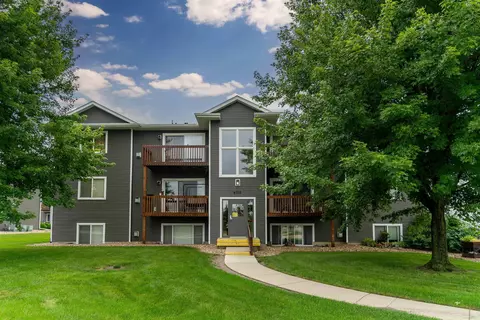4702 Chadwick Rd #9, Cedar Falls, IA 50613