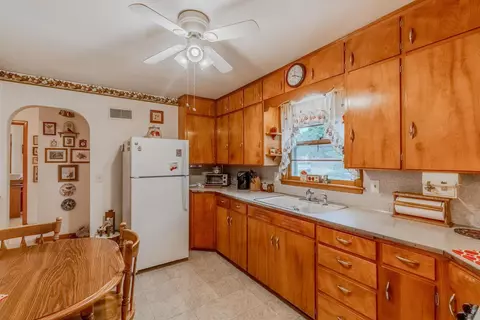 529 E 2nd St, Sumner, IA 50674 photo 4
