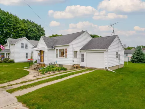 529 E 2nd St, Sumner, IA 50674 photo 2