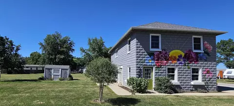 324 7th St, La Porte City, IA 50651