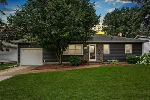 920 Loretta Ave, Waterloo, IA 50702