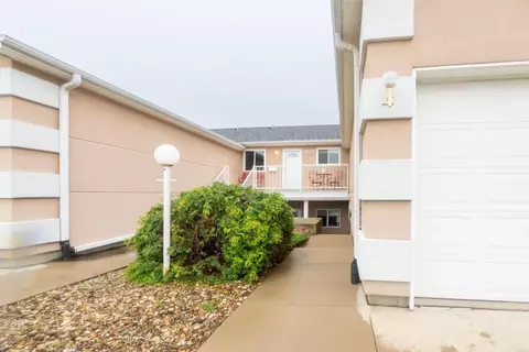 1730 W 18th St #203, Cedar Falls, IA 50613