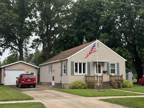 404 15th Ave, Charles City, IA 50616