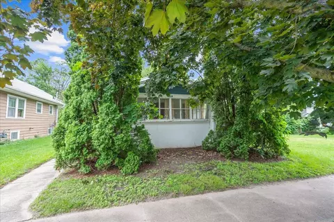929 Kern St, Waterloo, IA 50703